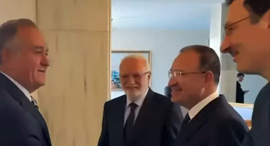 AK Parti'den 4 partiye anayasa değişikliği ziyareti  AK Parti'den 4 partiye anayasa değişikliği ziyareti