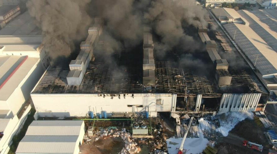 Bursa’daki fabrika yangınının ardından hayati uyarı: Açık havada bulunmayın Bursa’daki fabrika yangınının ardından hayati uyarı: Açık havada bulunmayın
