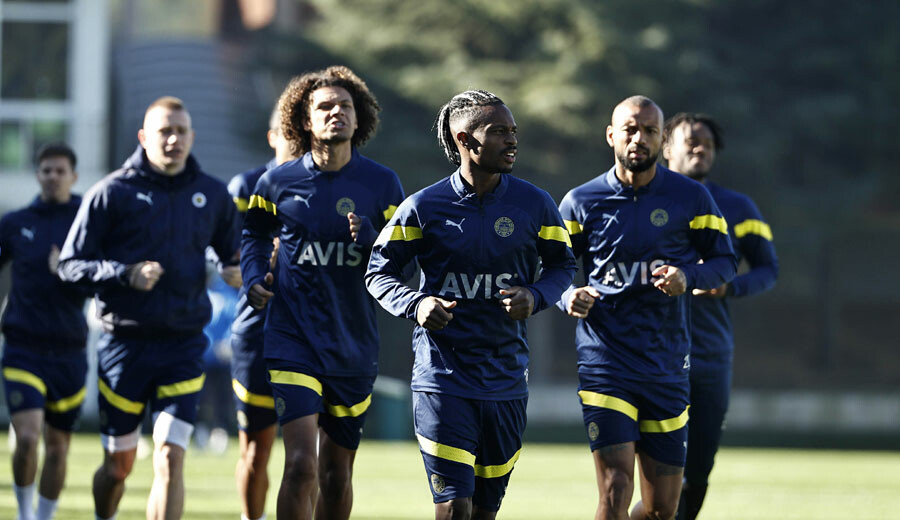 Fenerbahçe Polonya'da liderlik peşinde... Dinamo Kiev maçında 5 eksik! Fenerbahçe Polonya'da liderlik peşinde... Dinamo Kiev maçında 5 eksik!