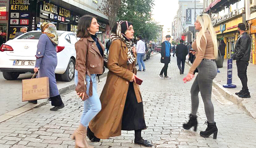 Van’da Acem dönüşümü: Gündüz ticaret, gece eğlence