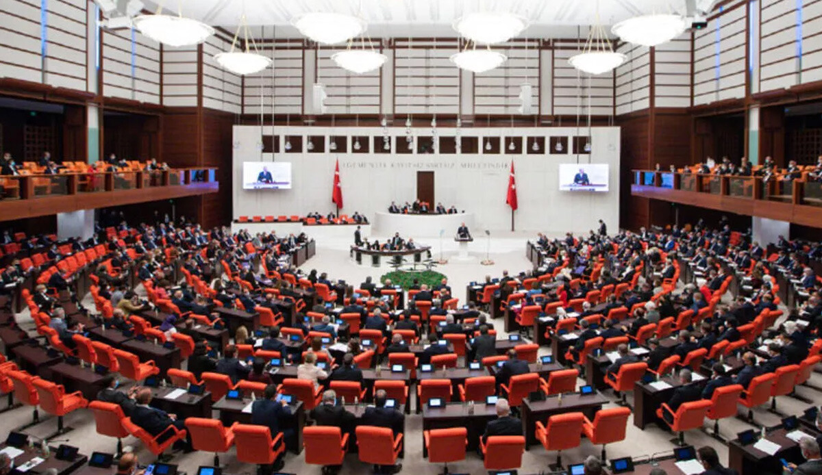 AK Parti'den 4 partiye anayasa değişikliği ziyareti AK Parti'den 4 partiye anayasa değişikliği ziyareti