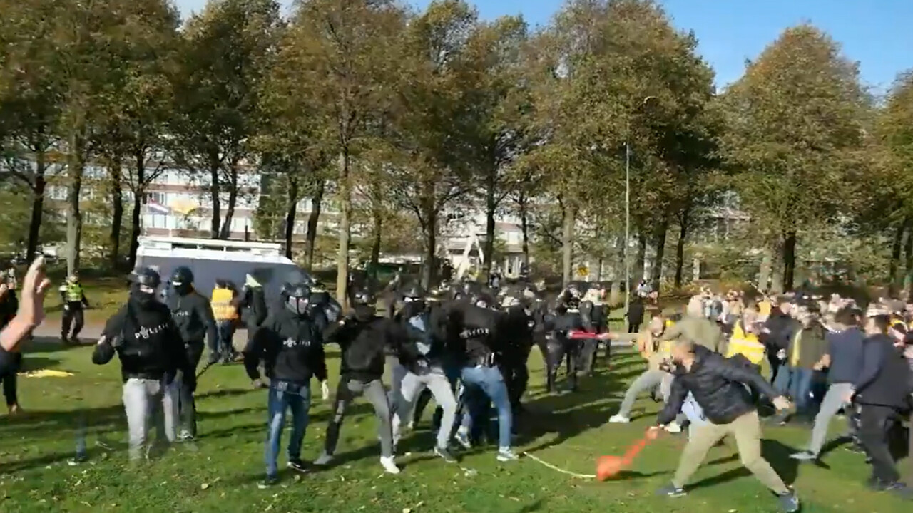 PKK yandaşları Hollanda&#039;da polise saldırdı