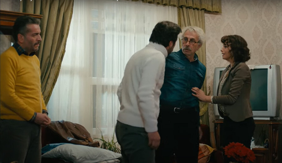 Beyin kanaması geçiren usta oyuncu Rıza Akın hayatını kaybetti