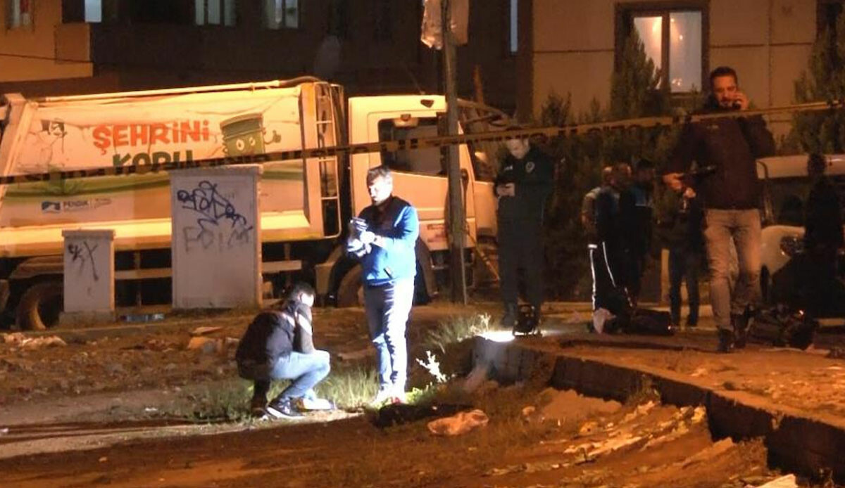 Yer Pendik: Pazarda çıkan pompalı tüfekli 'yer' kavgasında kan döküldü! 1'i ağır 7 yaralı Yer Pendik: Pazarda çıkan pompalı tüfekli 'yer' kavgasında kan döküldü! 1'i ağır 7 yaralı