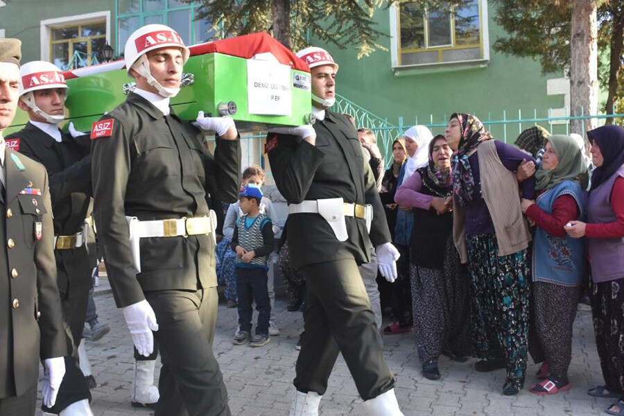 Askerden izne gelmişti, babasını hastaneye götürürken can verdi Askerden izne gelmişti, babasını hastaneye götürürken can verdi