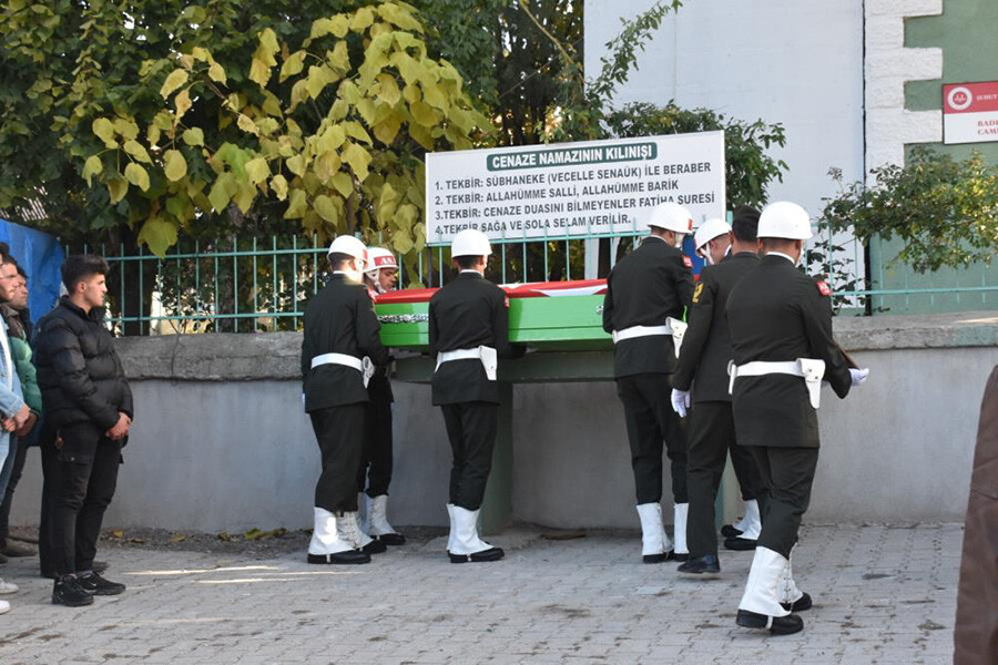 Askerden izne gelmişti, babasını hastaneye götürürken can verdi Askerden izne gelmişti, babasını hastaneye götürürken can verdi