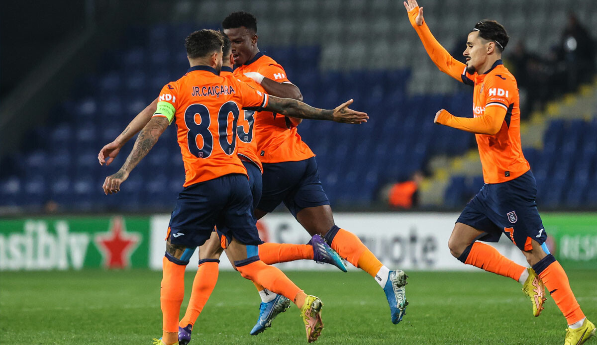 Ver elini UEFA Konferans Ligi! Medipol Başakşehir rekor golle grubunu lider tamamladı