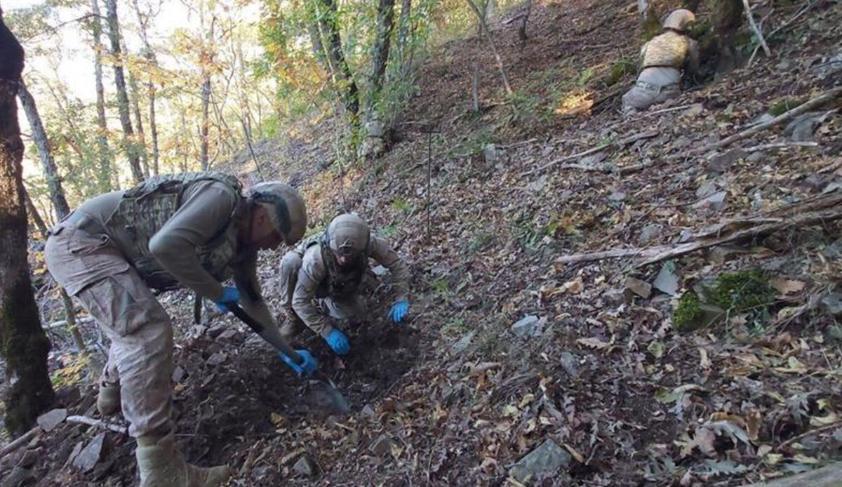 Son dakika: 4 ilde 'Eren Abluka Sonbahar-Kış-8 operasyonu' başlatıldı Son dakika: 4 ilde 'Eren Abluka Sonbahar-Kış-8 operasyonu' başlatıldı