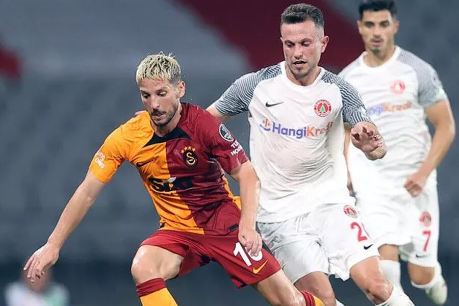Beşiktaş'ın hocası Şenol Güneş'ten derbide Galatasaray'ın atom karıncasına markaj önlemi! Beşiktaş'ın hocası Şenol Güneş'ten derbide Galatasaray'ın atom karıncasına markaj önlemi!