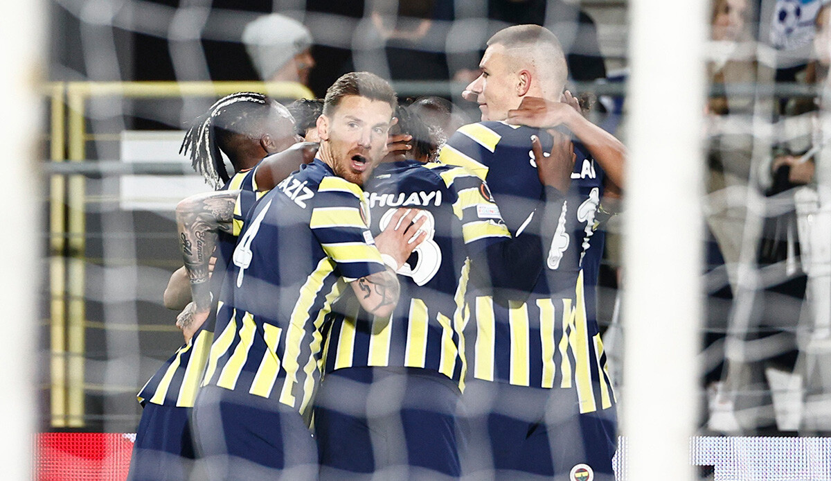Fenerbahçe'nin UEFA Avrupa Ligi muhtemel rakipleri arasında kimler yok ki! Barcelona, Manchester United, Sevilla... Fenerbahçe'nin UEFA Avrupa Ligi muhtemel rakipleri arasında kimler yok ki! Barcelona, Manchester United, Sevilla...