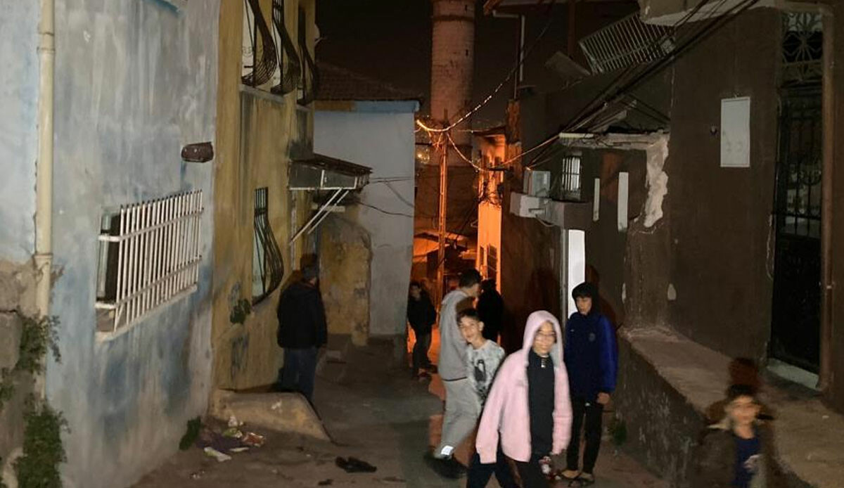 Son dakika haberi: İzmir Buca'daki 4.9'luk depremde can kaybı 2'ye yükseldi Son dakika haberi: İzmir Buca'daki 4.9'luk depremde can kaybı 2'ye yükseldi