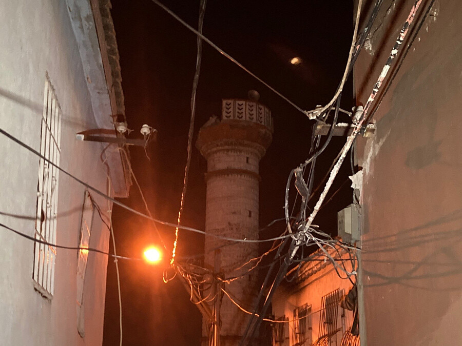 Gece yarısı İzmir Buca'da 4,9 büyüklüğünde deprem! 3 kişi camdan atladı, bir cami minaresi yıkıldı Gece yarısı İzmir Buca'da 4,9 büyüklüğünde deprem! 3 kişi camdan atladı, bir cami minaresi yıkıldı