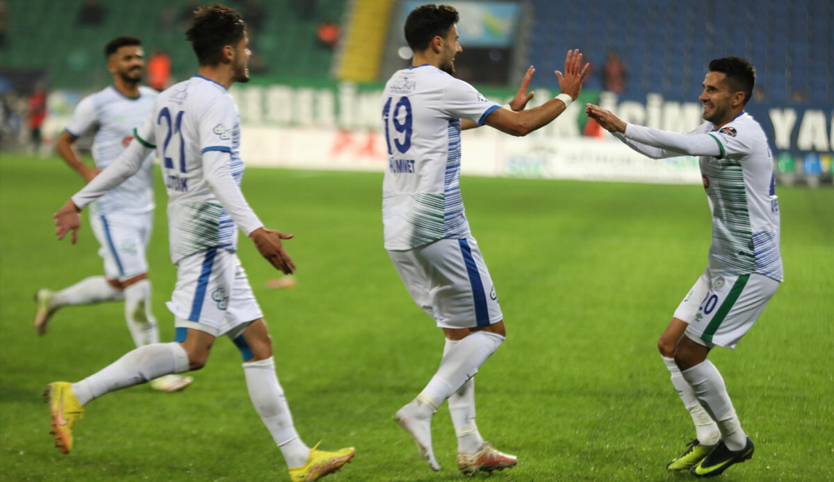 Çaykur Rizespor 23. dakikada bulduğu 3 golle Erzurumspor FK'yı evine eli boş gönderdi Çaykur Rizespor 23. dakikada bulduğu 3 golle Erzurumspor FK'yı evine eli boş gönderdi