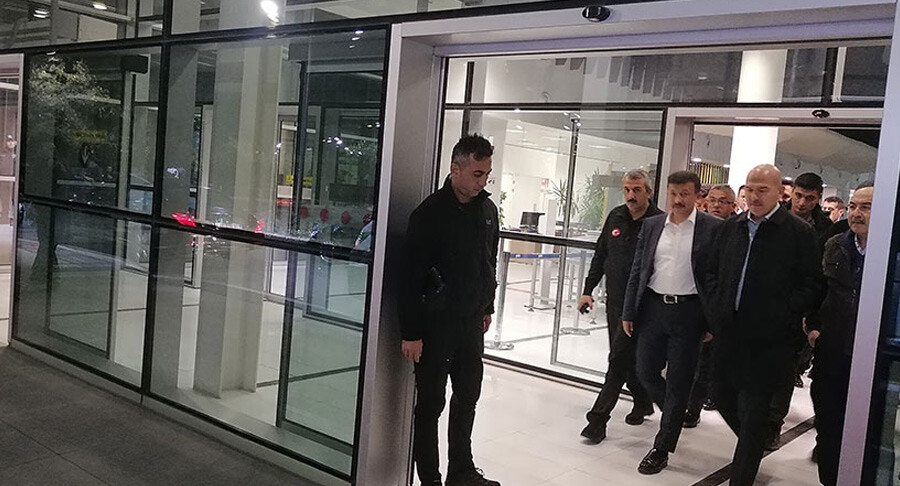 Gece yarısı İzmir Buca'da 4,9 büyüklüğünde deprem! 3 kişi camdan atladı, bir cami minaresi yıkıldı Gece yarısı İzmir Buca'da 4,9 büyüklüğünde deprem! 3 kişi camdan atladı, bir cami minaresi yıkıldı