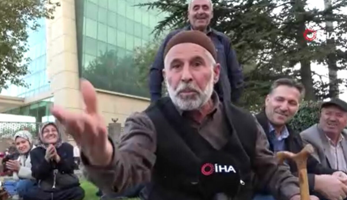 CHP'li olduğunu söyleyen vatandaştan dikkat çeken sözler: Erdoğan hastasıyım CHP'li olduğunu söyleyen vatandaştan dikkat çeken sözler: Erdoğan hastasıyım