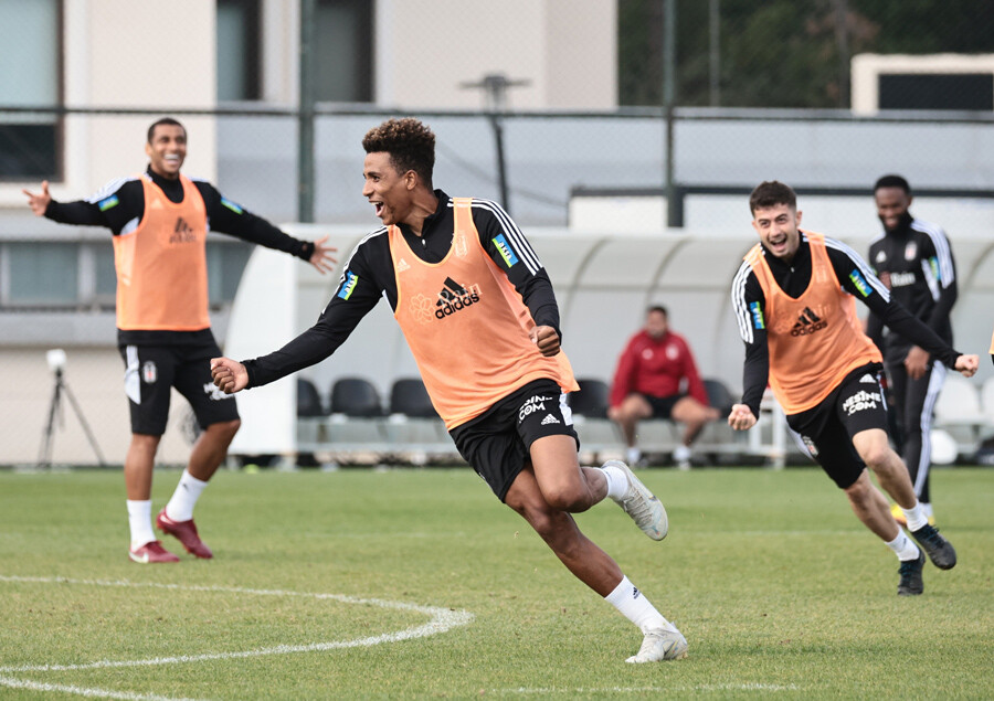 Zirve yolunda dev derbi! Galatasaray ve Beşiktaş kozlarını paylaşacak Zirve yolunda dev derbi! Galatasaray ve Beşiktaş kozlarını paylaşacak