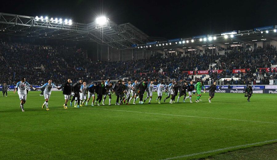 Napoli tutulmuyor! Serie A'nın lideri, Atalanta deplasmanında da hız kesmedi Napoli tutulmuyor! Serie A'nın lideri, Atalanta deplasmanında da hız kesmedi
