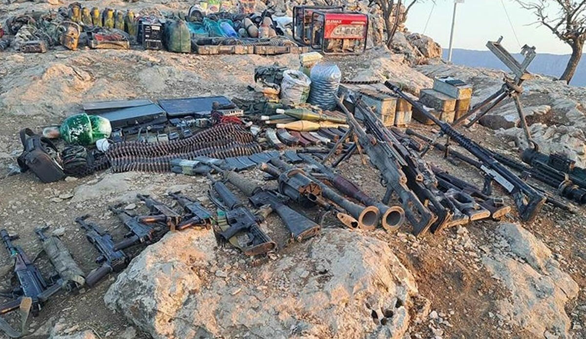 Teröre Pençe-Kilit darbesi! Çok sayıda silah ve mühimmat ele geçirildi Teröre Pençe-Kilit darbesi! Çok sayıda silah ve mühimmat ele geçirildi