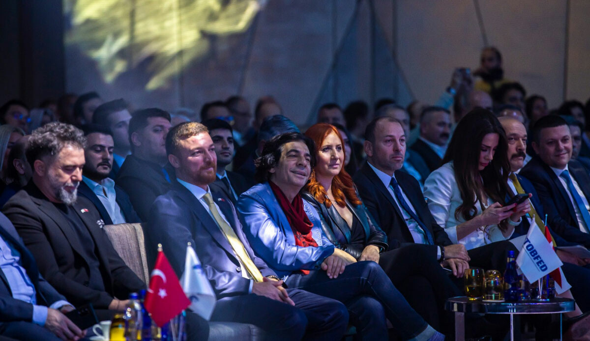 Okan Bayülgen'den Togg'un dev ekranı için öneri Okan Bayülgen'den Togg'un dev ekranı için öneri