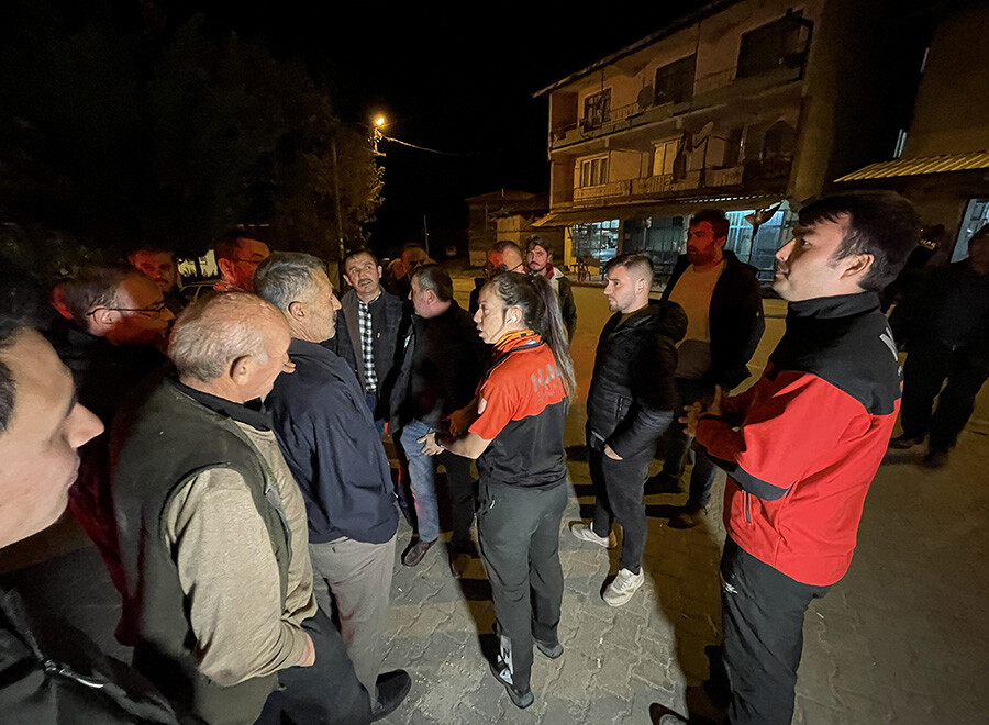 Uludağ'da 2 paraşütçü mahsur kaldı Uludağ'da 2 paraşütçü mahsur kaldı