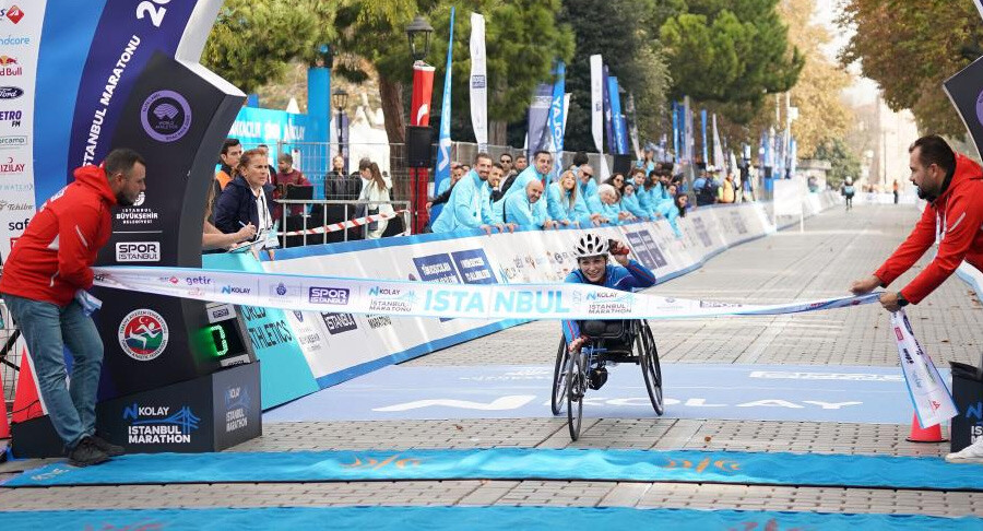 44. İstanbul Maratonu sona erdi! Şampiyonlar belli oldu 44. İstanbul Maratonu sona erdi! Şampiyonlar belli oldu