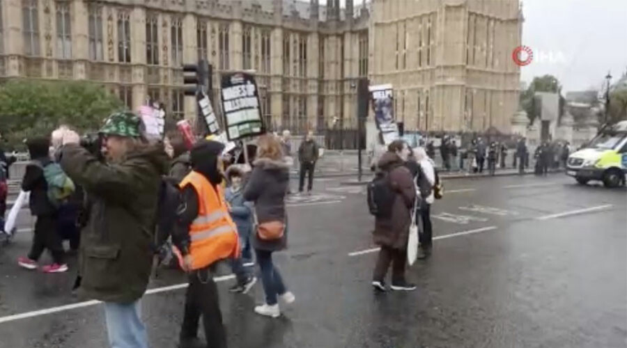 Londra'da hayat pahalılığı protesto edildi Londra'da hayat pahalılığı protesto edildi