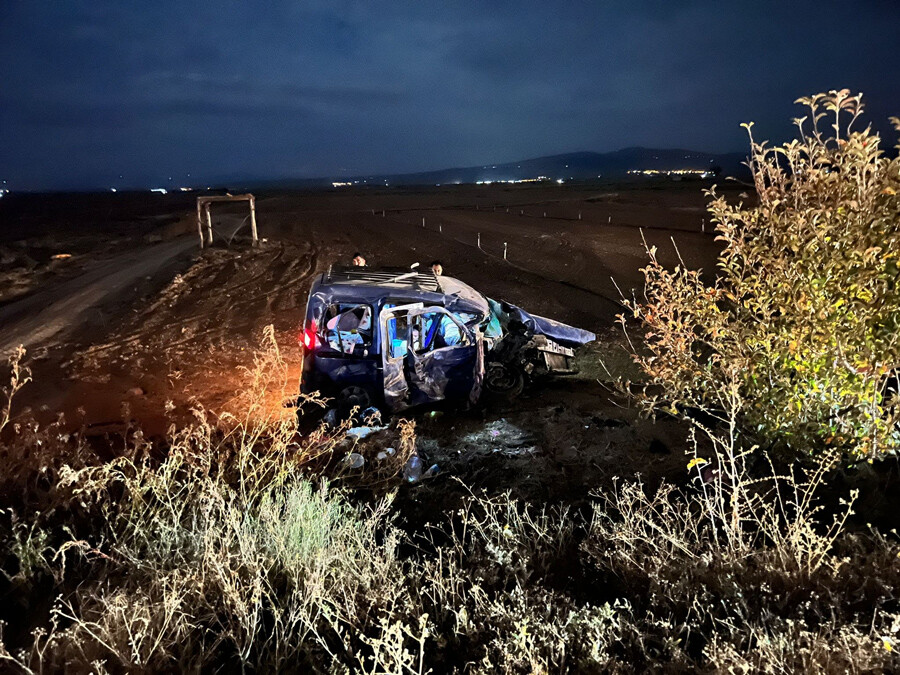 Afyonkarahisar'da zincirleme kaza: 2 kişi hayatını kaybetti Afyonkarahisar'da zincirleme kaza: 2 kişi hayatını kaybetti