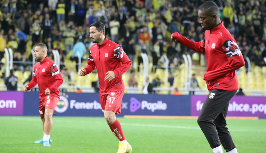 Fenerbahçe Sivasspor maçında 10 kişi kaldı, 1-0 kazandı, galibiyet serisi 5 maça çıktı! Fenerbahçe Sivasspor maçında 10 kişi kaldı, 1-0 kazandı, galibiyet serisi 5 maça çıktı!