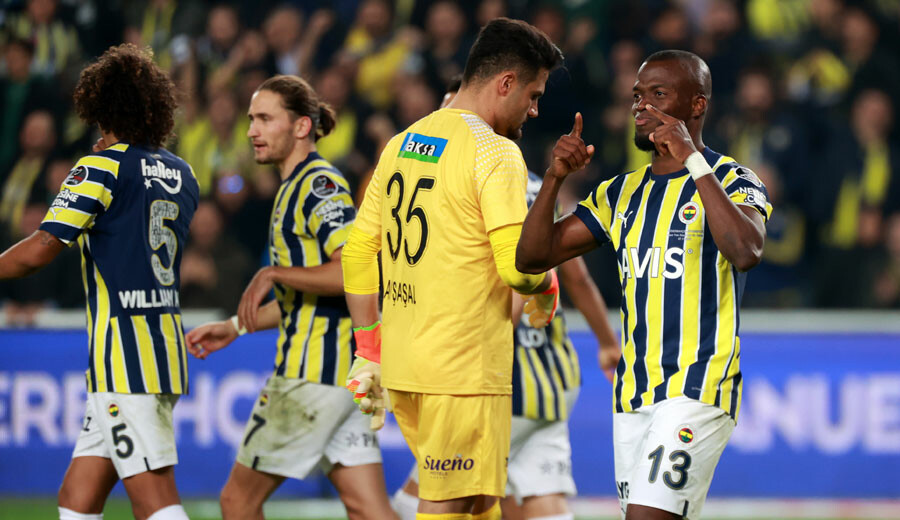 Fenerbahçe Sivasspor maçında 10 kişi kaldı, 1-0 kazandı, galibiyet serisi 5 maça çıktı! Fenerbahçe Sivasspor maçında 10 kişi kaldı, 1-0 kazandı, galibiyet serisi 5 maça çıktı!