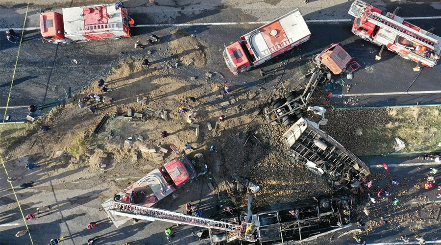 Ağrı’da iki Tır ile çarpışan otobüs alev almıştı... Feci kazada hayatını kaybeden 6 kişinin kimlikleri belli oldu!