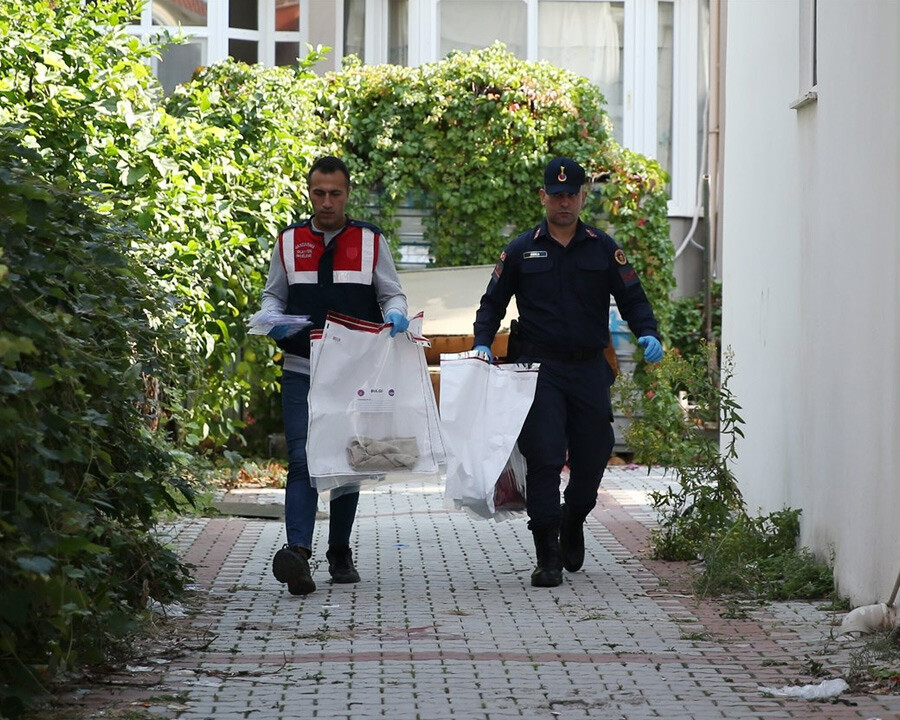 Alanya'da sarsıcı olay: Yeni doğan bebeğini poşetin içinde 5. kattan aşağı attı Alanya'da sarsıcı olay: Yeni doğan bebeğini poşetin içinde 5. kattan aşağı attı