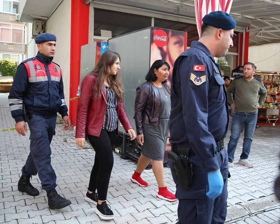 Alanya'da sarsıcı olay: Yeni doğan bebeğini poşetin içinde 5. kattan aşağı attı Alanya'da sarsıcı olay: Yeni doğan bebeğini poşetin içinde 5. kattan aşağı attı
