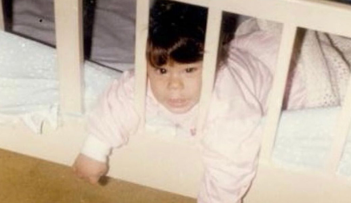 Fotoğraftaki minik şimdi 33 yaşında… Annesinden ünlü oyuncuya: “Evladın güzeli” Fotoğraftaki minik şimdi 33 yaşında… Annesinden ünlü oyuncuya: “Evladın güzeli”