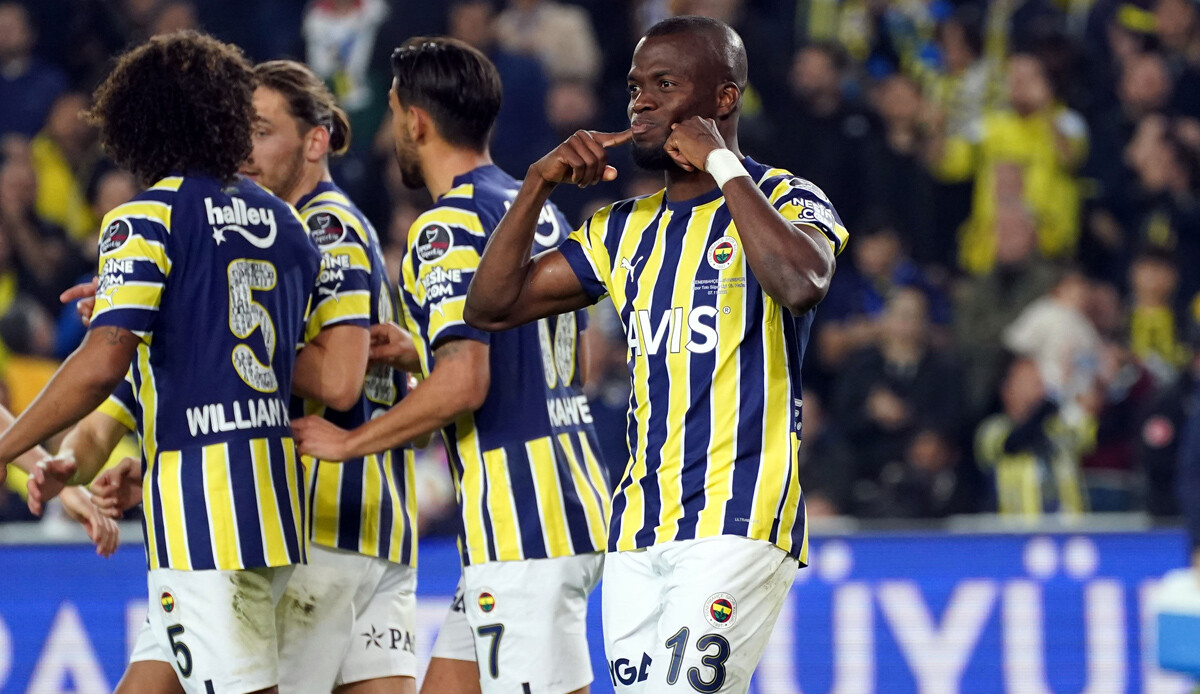 Fenerbahçe zirvede tek başına