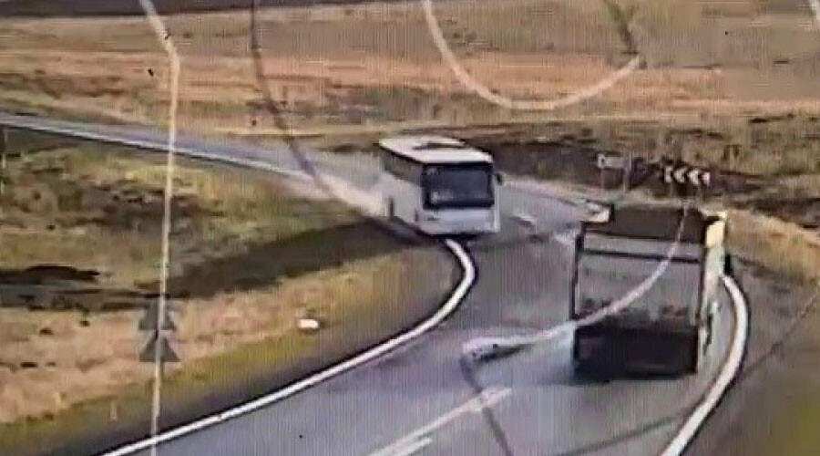 Ağrı’da iki Tır ile çarpışan otobüs alev almıştı... Feci kazada hayatını kaybeden 6 kişinin kimlikleri belli oldu!