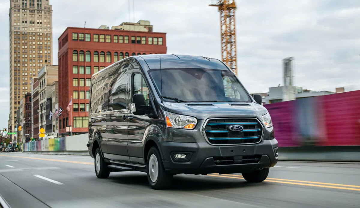 Türkiye’de üretilen tam elektrikli Ford E-Transit’in fiyatı belli oldu