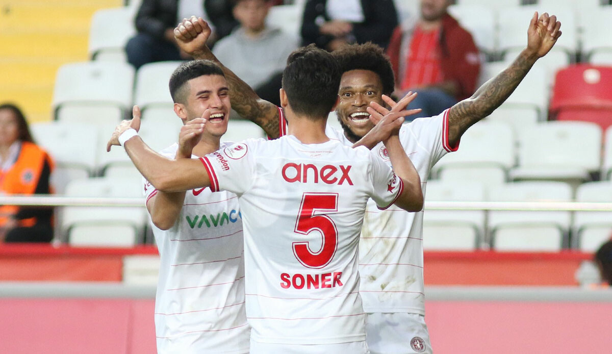 Antalyaspor Kupa&#039;da da hız kesmedi, Pendikspor&#039;un işini ilk yarıda bitirdi