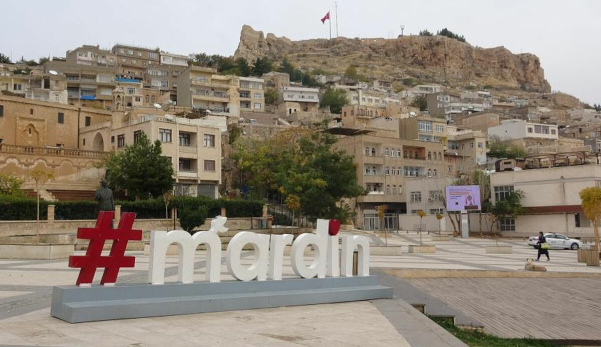 Rus turistlere acente şoku! Madrid'e gitmek isteyen Rus turistler yanlışlıkla 'Mardin'e gitti Rus turistlere acente şoku! Madrid'e gitmek isteyen Rus turistler yanlışlıkla 'Mardin'e gitti