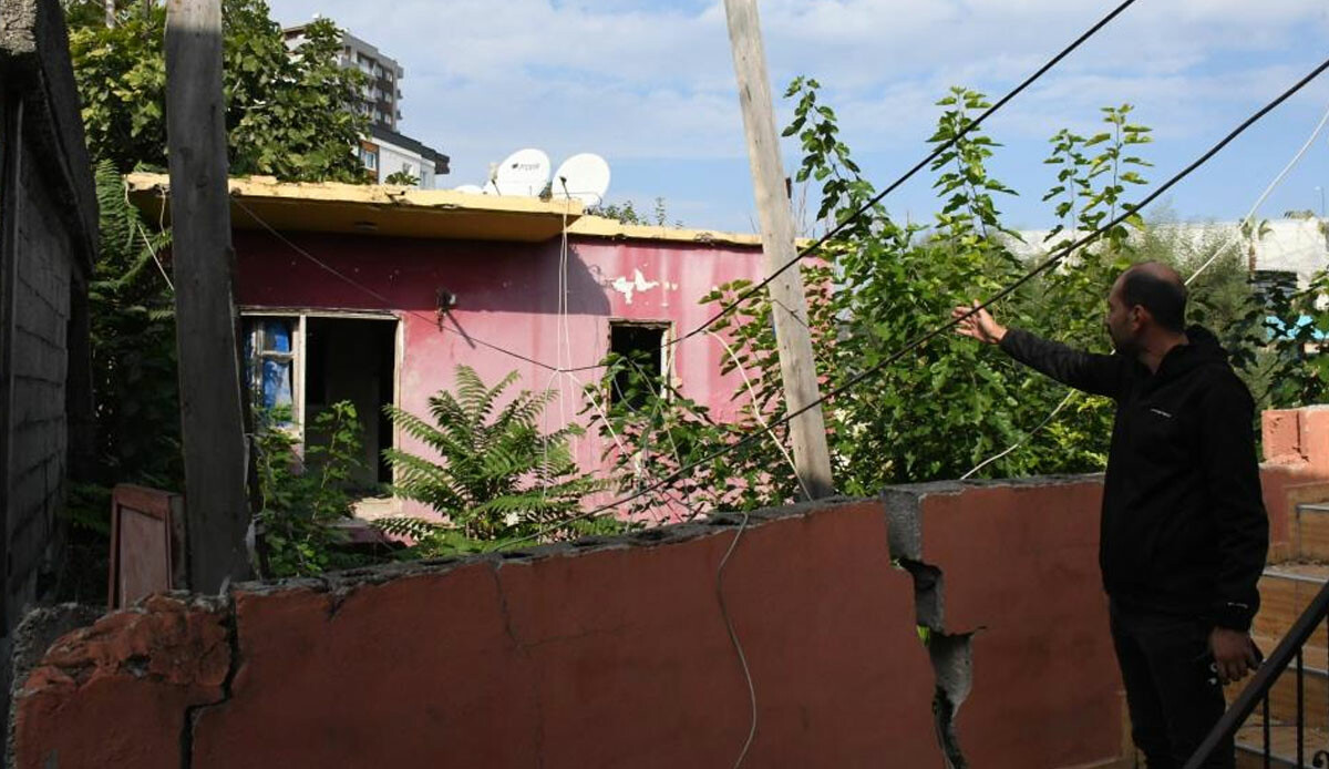 Mersin’de ‘Gizemli ev’ harabeye döndü: İddialar mahalleyi karıştırdı Mersin’de ‘Gizemli ev’ harabeye döndü: İddialar mahalleyi karıştırdı