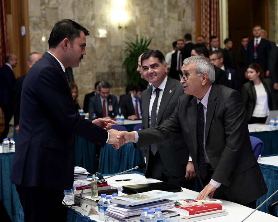 Bakan Kurum, TBMM Plan ve Bütçe Komisyonu'nda sunum yaptı Bakan Kurum, TBMM Plan ve Bütçe Komisyonu'nda sunum yaptı