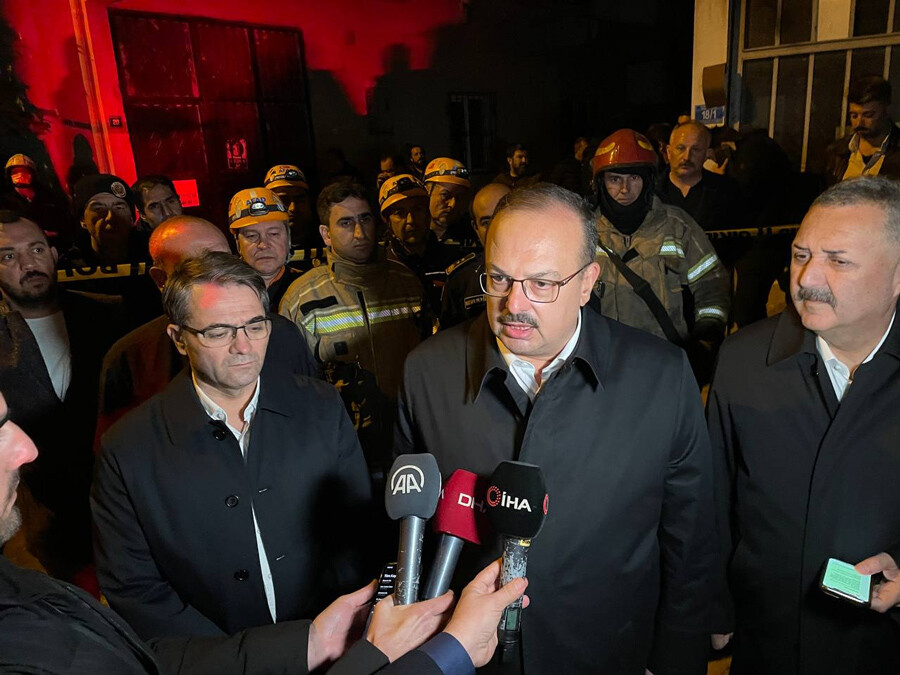 Bursa'da yangın faciası! 8'i çocuk 9 kişi hayatını kaybetti Bursa'da yangın faciası! 8'i çocuk 9 kişi hayatını kaybetti