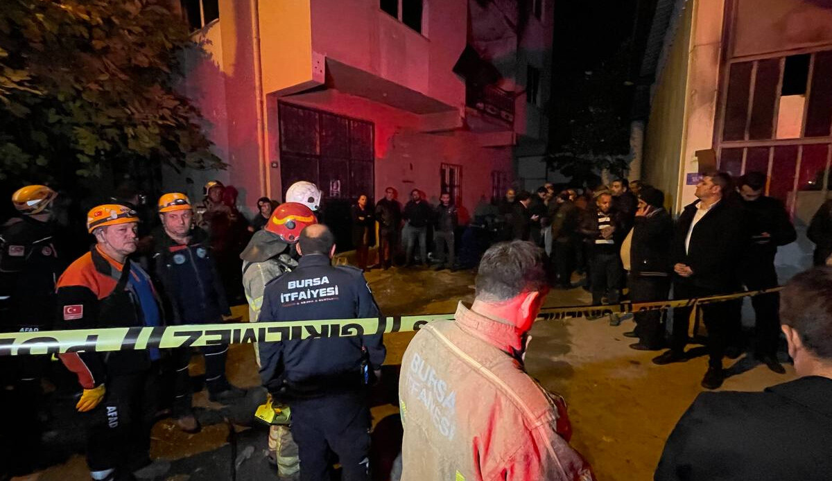Bursa'da yangın faciası! 8'i çocuk 9 kişi hayatını kaybetti Bursa'da yangın faciası! 8'i çocuk 9 kişi hayatını kaybetti
