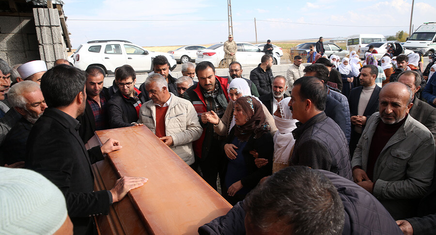 Acı veda: Kuduz sebebiyle ölen küçük Mustafa son yolculuğuna uğurlandı