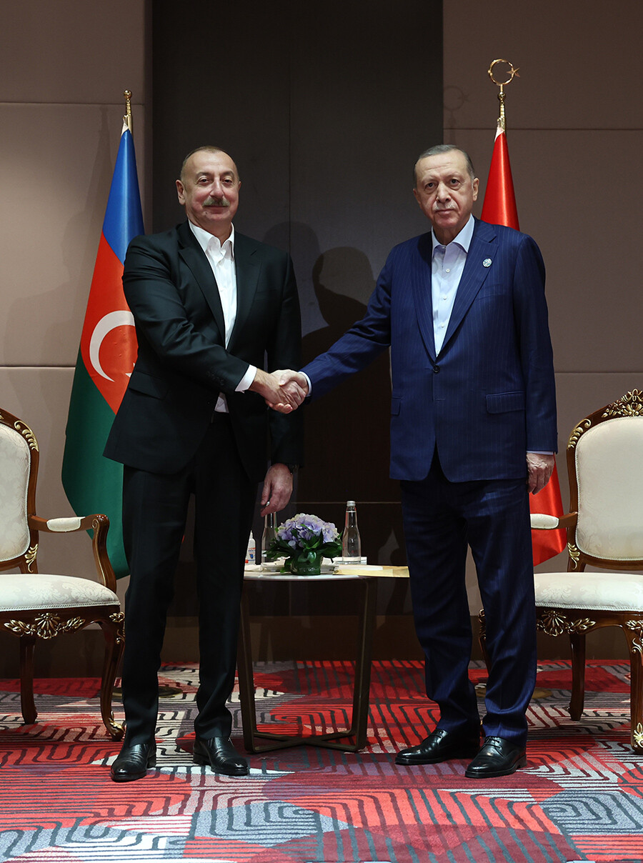 Cumhurbaşkanı Erdoğan, Aliyev ile bir araya geldi Cumhurbaşkanı Erdoğan, Aliyev ile bir araya geldi