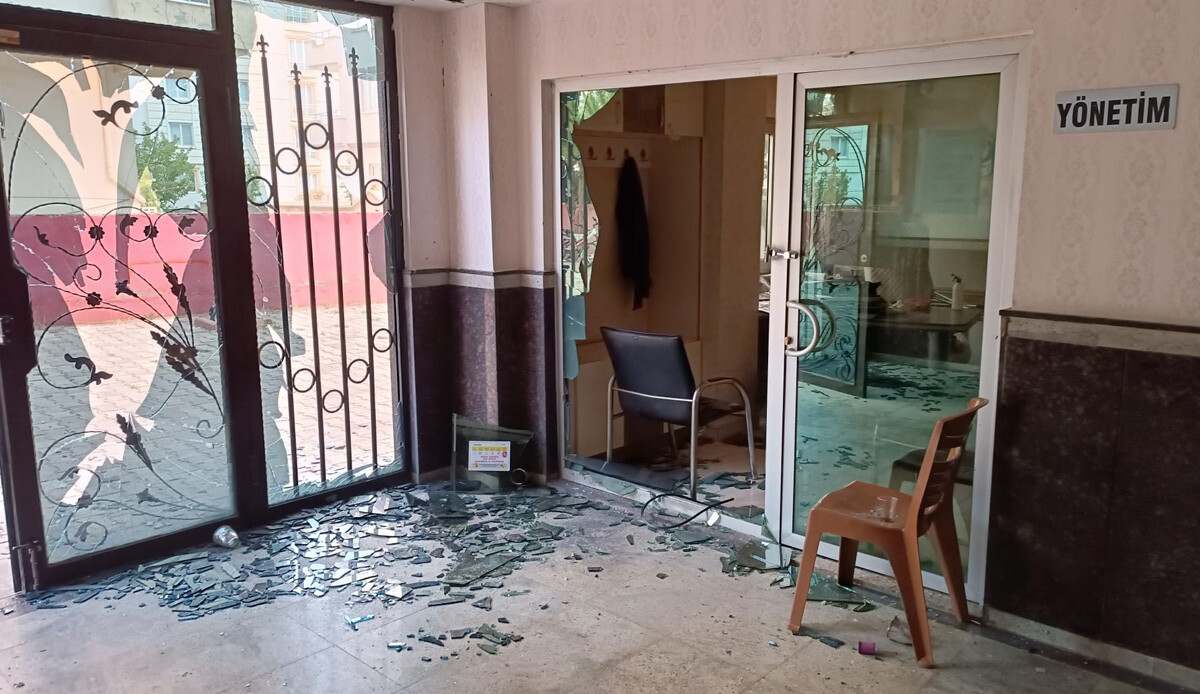 Gaziantep'te site yöneticisine EYP'li intikam: Ofisini patlattı, ortalık savaş alanına döndü