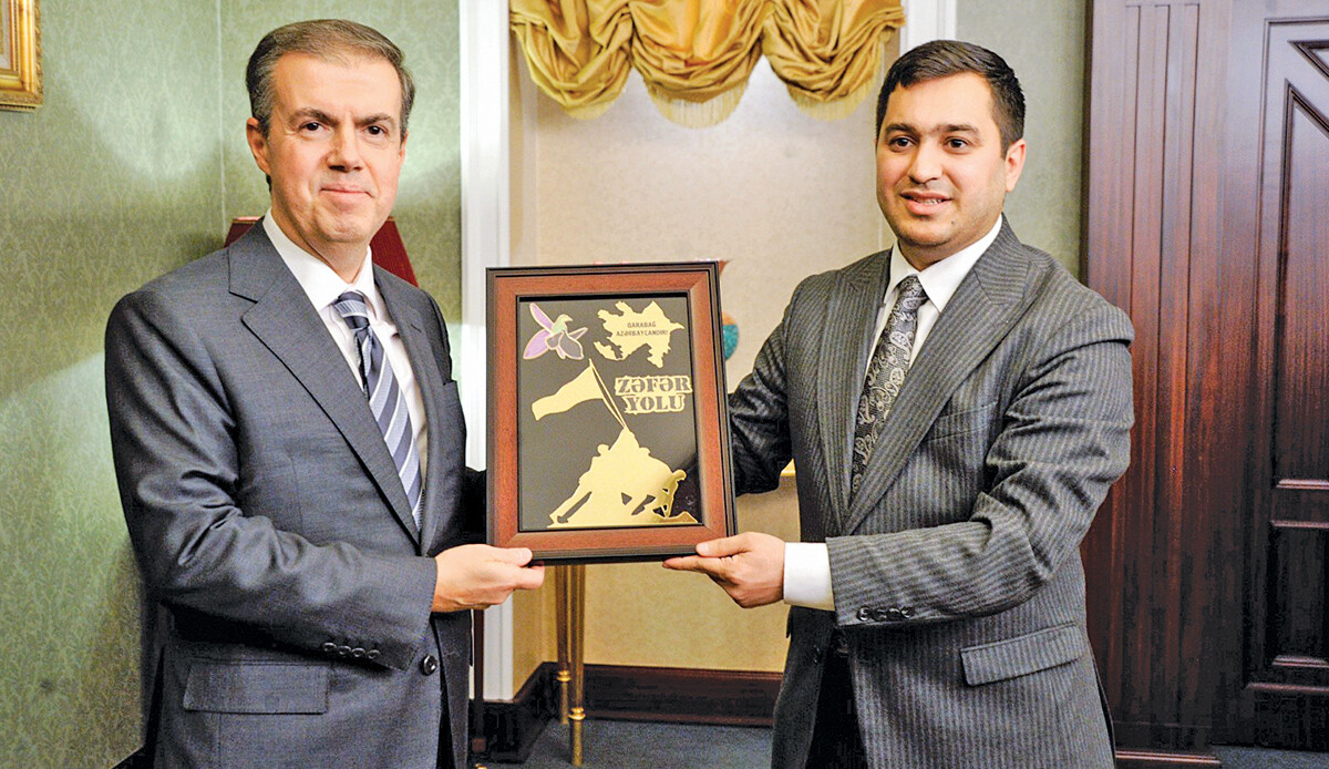 Azerbaycan heyetinden İhlas Holding'e ziyaret: Karabağ teşekkürü Azerbaycan heyetinden İhlas Holding'e ziyaret: Karabağ teşekkürü