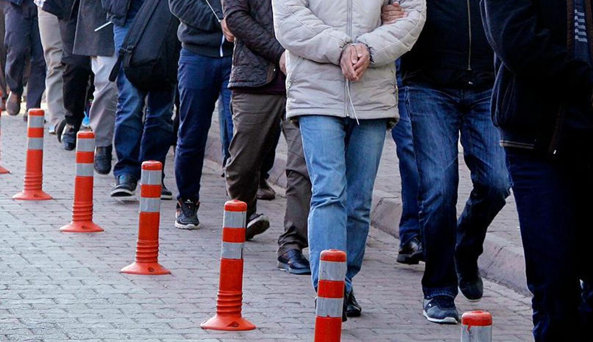 3 ilde kaçakçılık operasyonu: 8 gözaltı, çok sayıda malzeme ele geçirildi 3 ilde kaçakçılık operasyonu: 8 gözaltı, çok sayıda malzeme ele geçirildi
