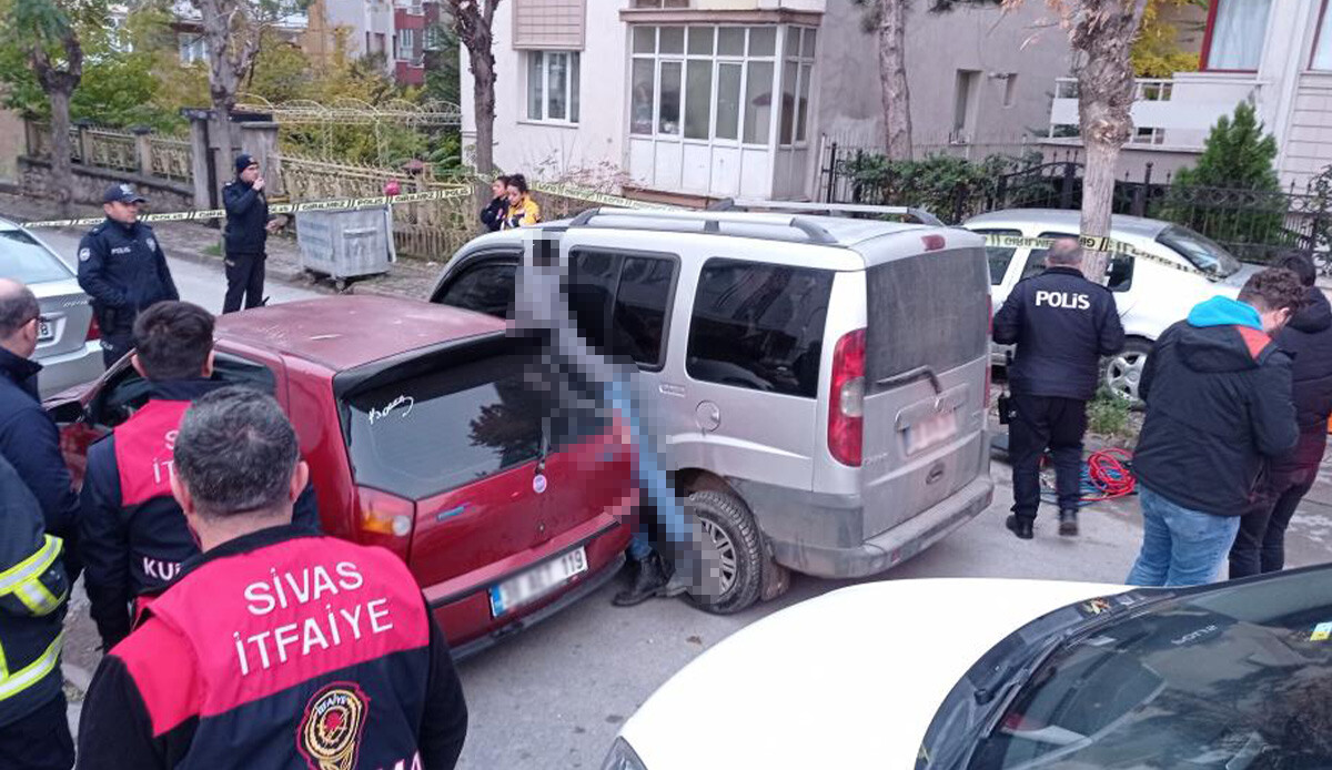 Akılalmaz kaza! İki araç arasına sıkışarak hayatını kaybetti