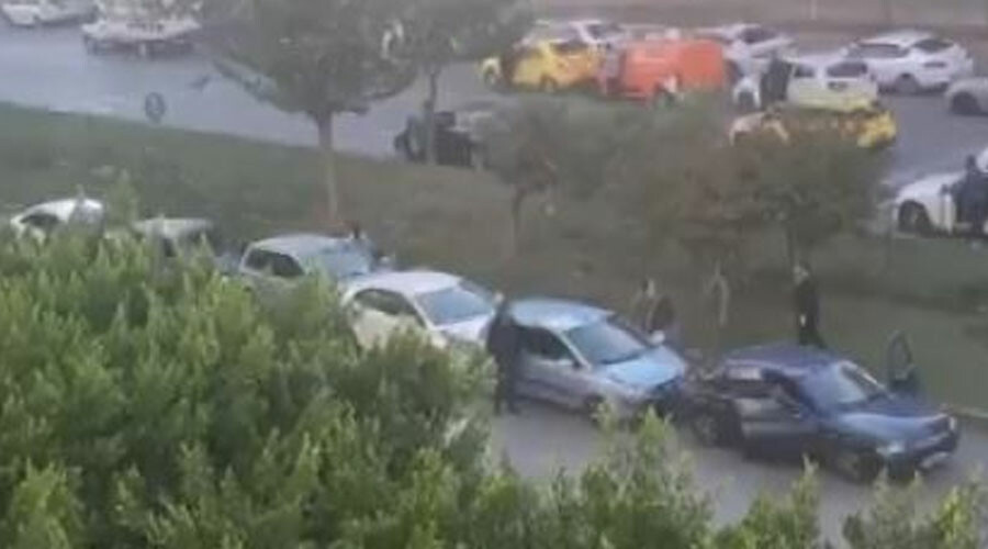 Saygı duruşu sırasında zincirleme kaza: 6 araç birbirine girdi