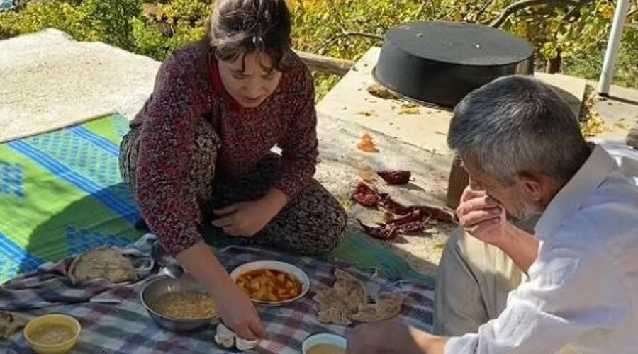 İşsiz kalınca fenomen oldu: Köy hayatından bir gününü paylaştı, milyonlara ulaştı